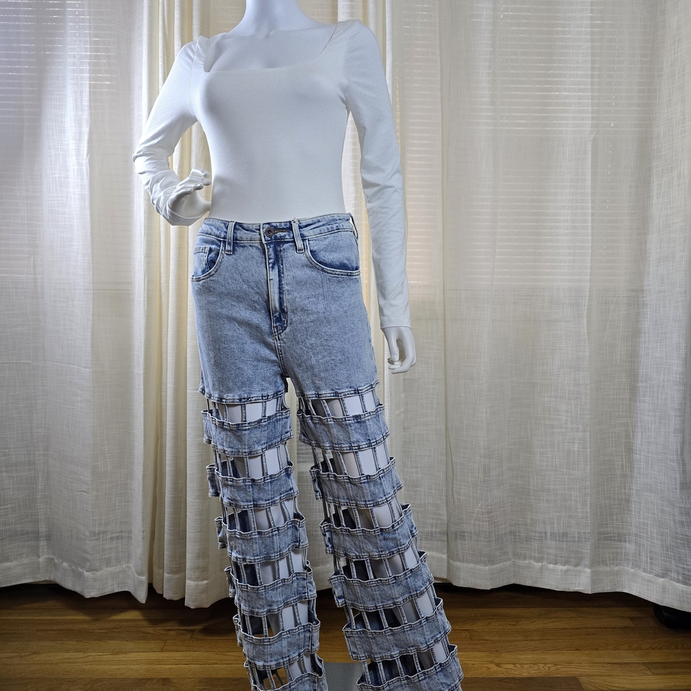 Trendy Women's Light Blue Distressed Jeans